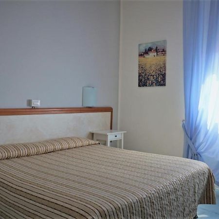 Hotel Marta Forli Luaran gambar