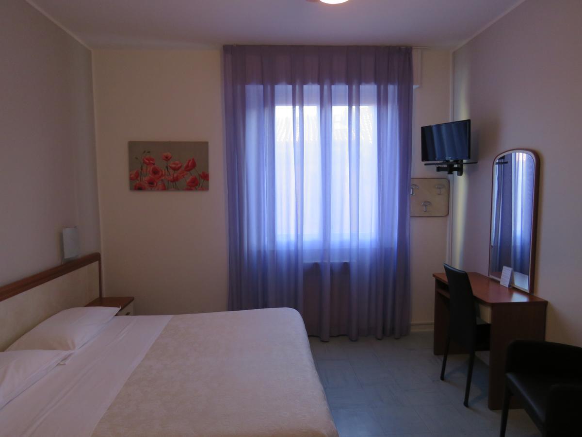 Hotel Marta Forli Luaran gambar