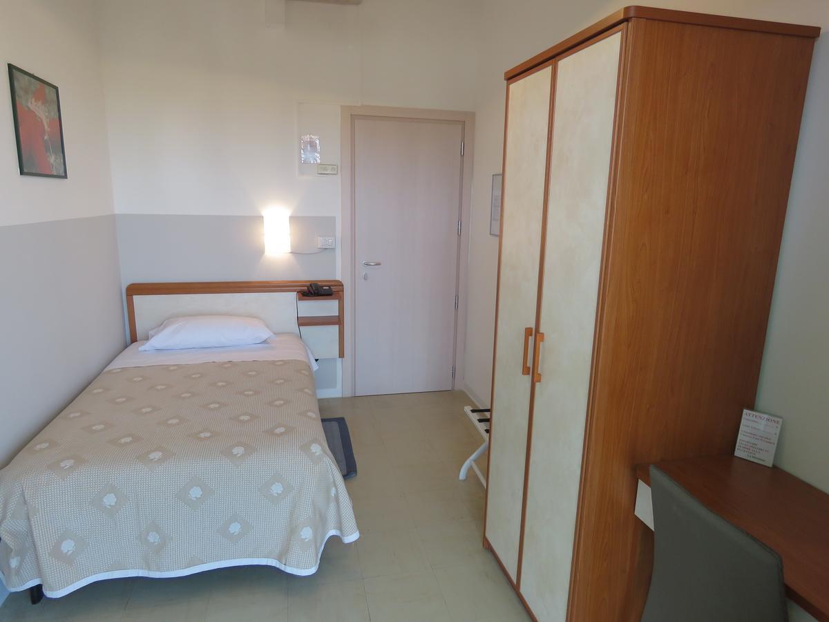 Hotel Marta Forli Luaran gambar