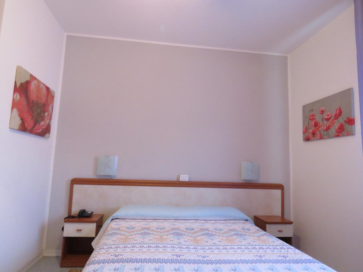 Hotel Marta Forli Luaran gambar